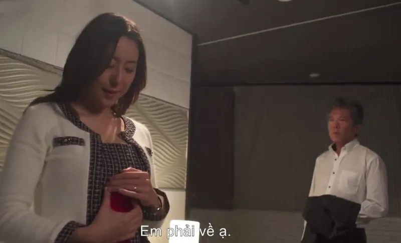 Nữ sinh tò mò trước căn hộ bốc mùi cạnh bên nhận cái kết đáng thương